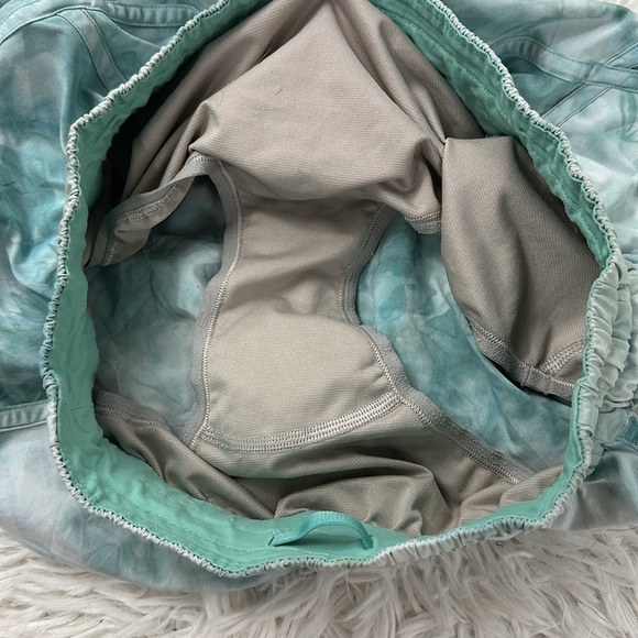 Lululemon Tracker Short V *4" Diamond Dye White Washed Marsh - Picture 3 of 5